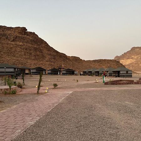 Shakria Bedouin Life Camp Hotel Wadi Rum Bagian luar foto